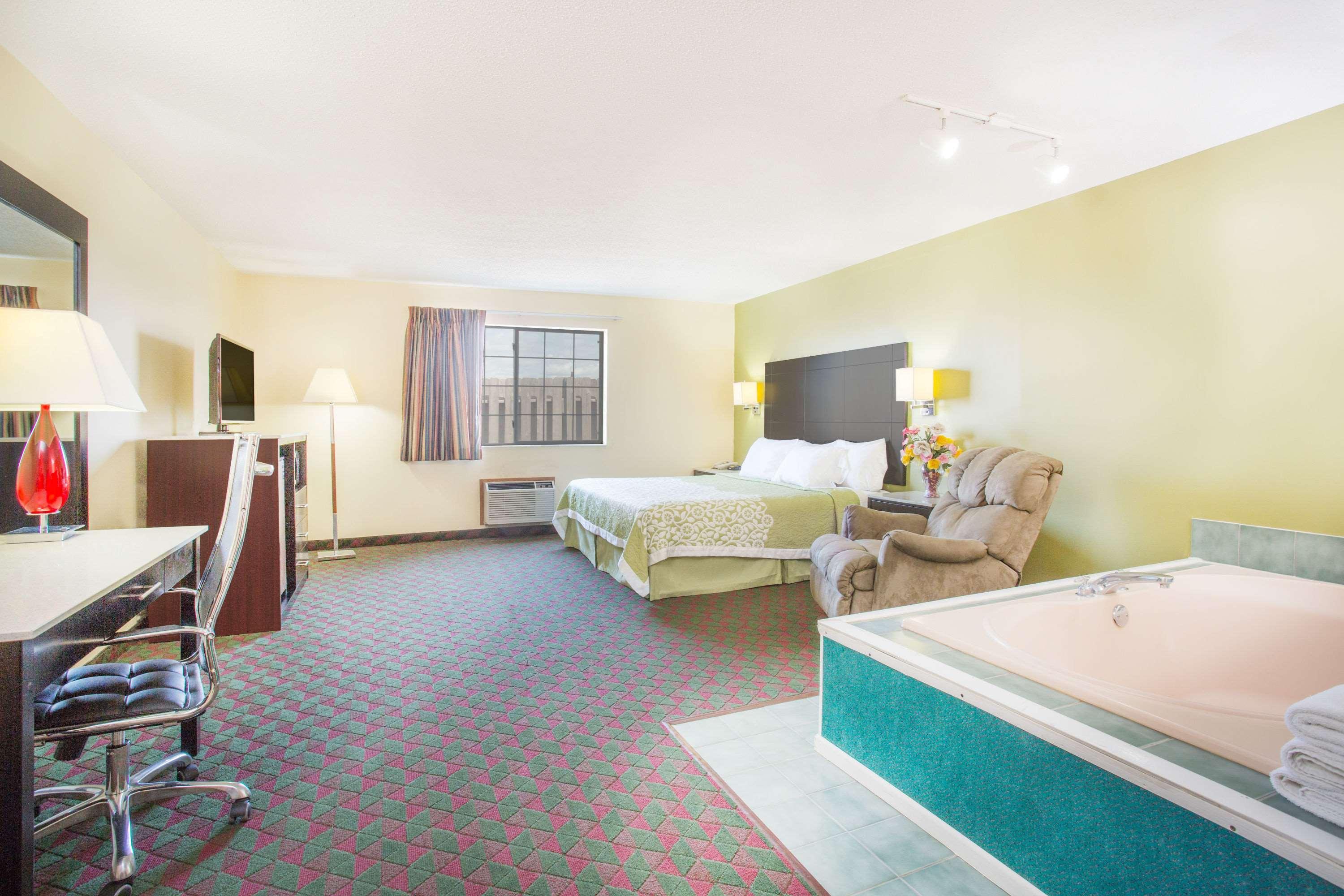 Days Inn By Wyndham Lexington Ne Exteriér fotografie